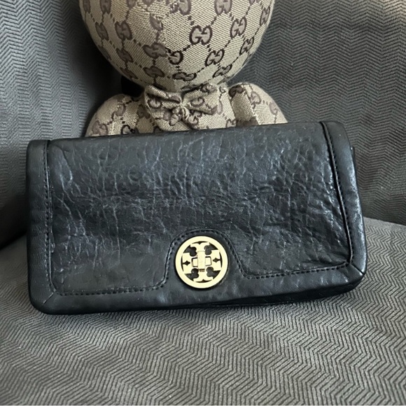 Handbags - Tory Burch crinkle leather clutch EUC